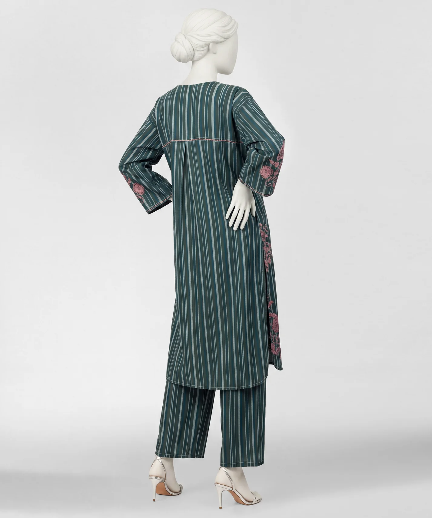 green embroidered jacquard co-ord set - Image 4